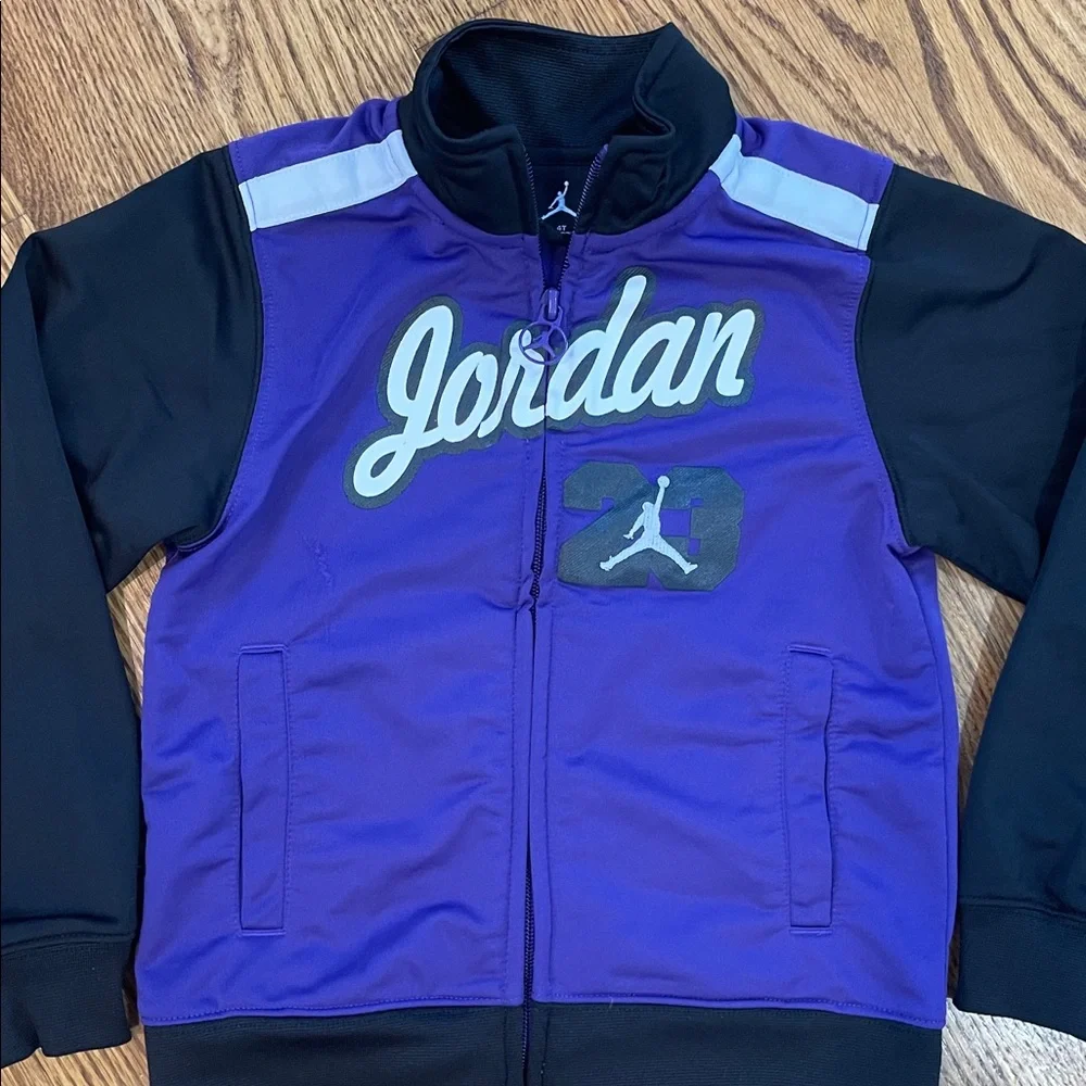 Girl’s Jordan Dri-Fit Zip Up Jacket/Coat. Size 4T. Excellent Condition.